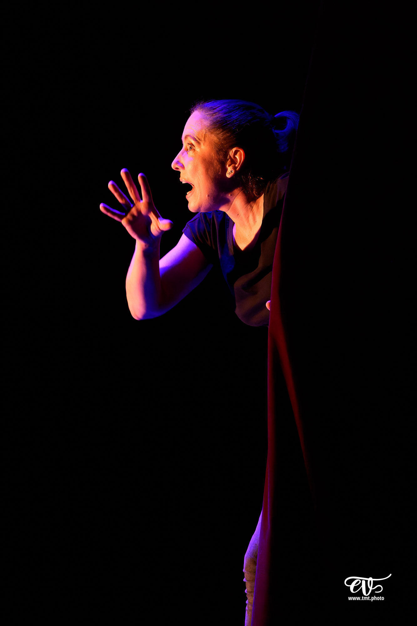 LES CHATOUILLES OU LA DANSE DE LA COLÈRE (ANDRÉA BESCOND)